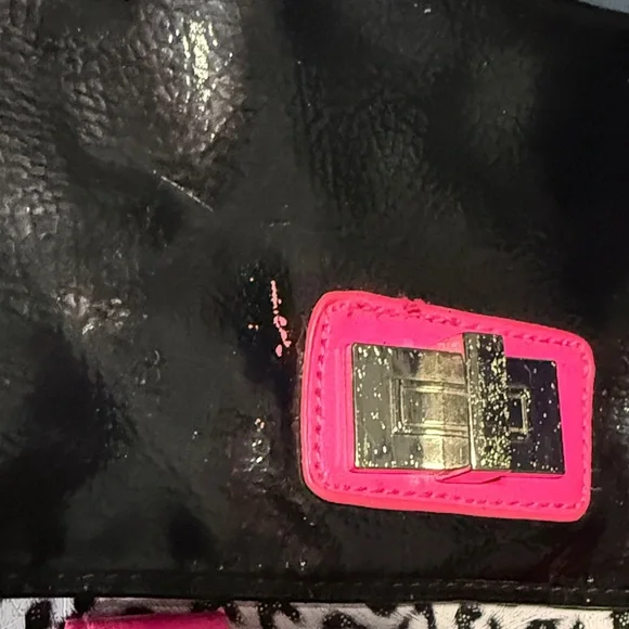 Claire's Black and Pink Heart Leopard Bag - Picture 6 of 8